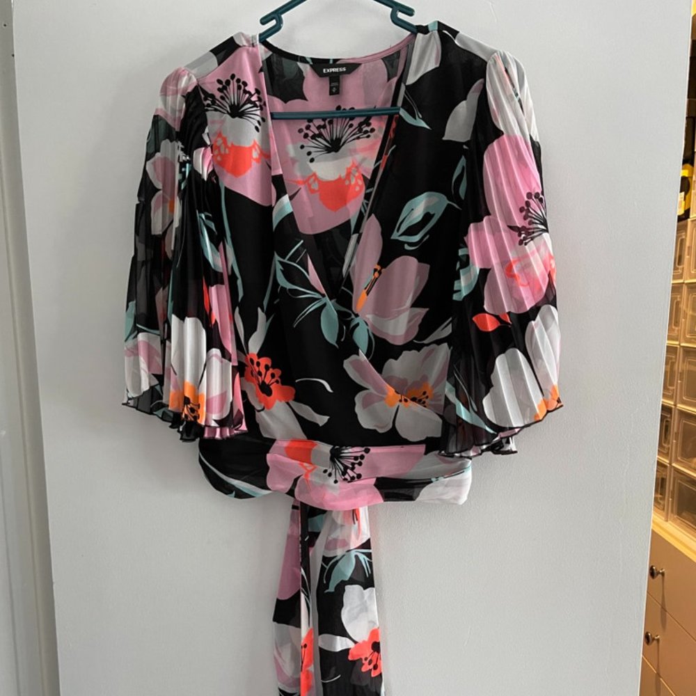 Express - Pleated Kimono Sleeve Top Floral